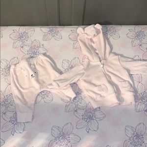 Carter’s sweatsuit